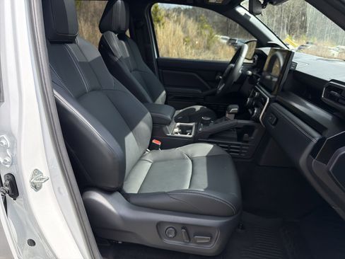 Used 2025 Toyota 4Runner Limited w/ Tow Technology Package image 13