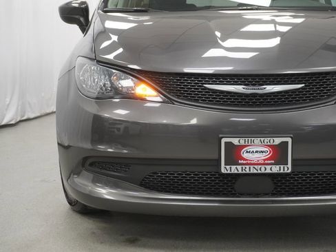 Used 2023 Chrysler Voyager LX image 6