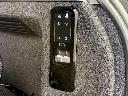 Used 2023 Land Rover Range Rover First Edition AWD/4WD image 16