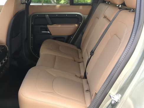 Certified 2025 Land Rover Defender 110 X-Dynamic SE AWD/4WD image 21