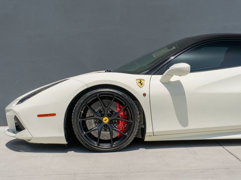 Used 2018 Ferrari 488 GTB RWD image 16