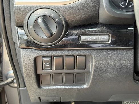 Used 2020 Nissan Titan SV AWD/4WD image 18