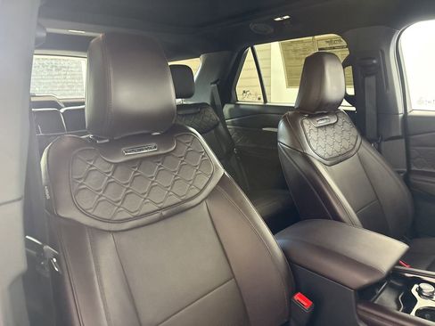 Used 2025 Ford Explorer Platinum w/ LUX Leather Package image 27