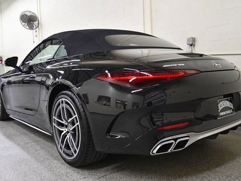 Used 2022 Mercedes-Benz SL 55 AMG 4MATIC w/ Driver Assistance Package image 34