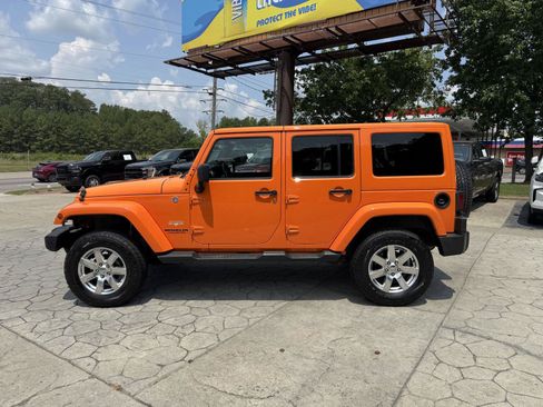 Used 2012 Jeep Wrangler Unlimited Sahara w/ Connectivity Group AWD/4WD image 9