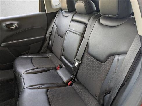 Used 2018 Jeep Compass Latitude w/ Popular Equipment Group FWD image 19