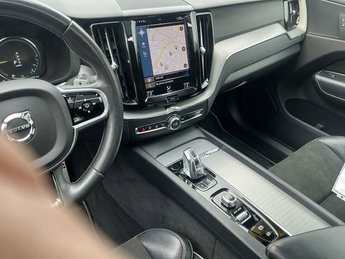 Used 2018 Volvo XC60 T8 R-Design w/ Convenience Package AWD/4WD image 23