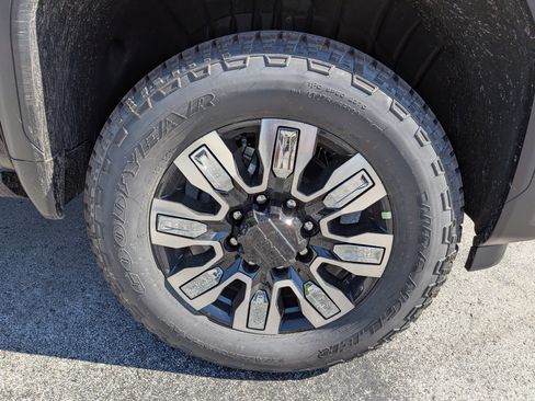 New 2026 GMC Sierra 2500 Denali w/ Denali Reserve Package image 12