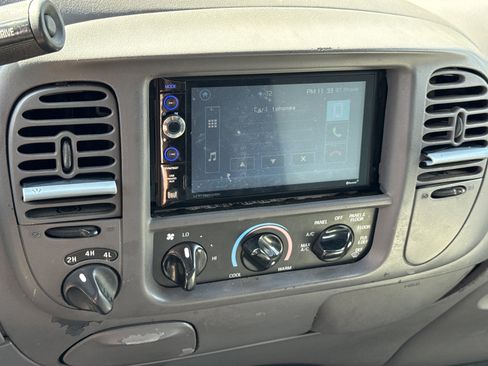 Used 2002 Ford F150 XLT image 9