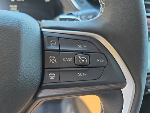 New 2025 Jeep Grand Cherokee Limited w/ Black Appearance Package RWD image 19