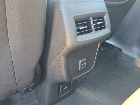 Used 2023 Chevrolet Equinox LT image 18