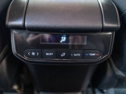 Used 2023 Toyota Highlander LE AWD/4WD image 31