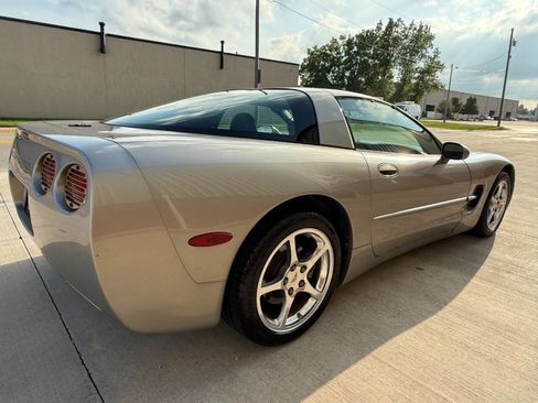 Used 2002 Chevrolet Corvette Coupe w/ Preferred Equipment Group2 image 5