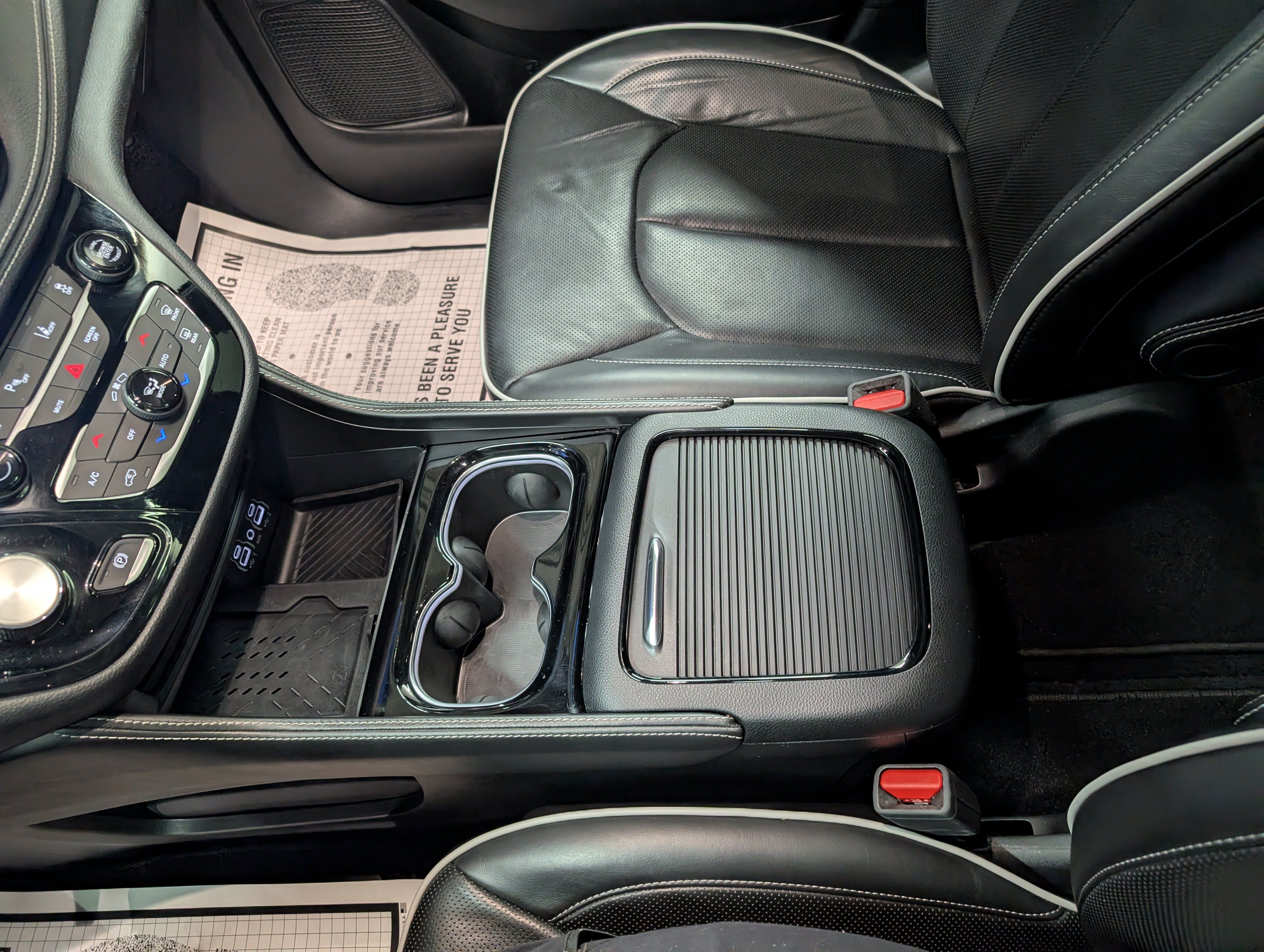 Used 2025 Chrysler Pacifica Limited FWD image 25