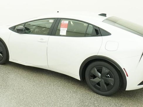 New 2026 Toyota Prius Plug-In Hybrid FWD image 41