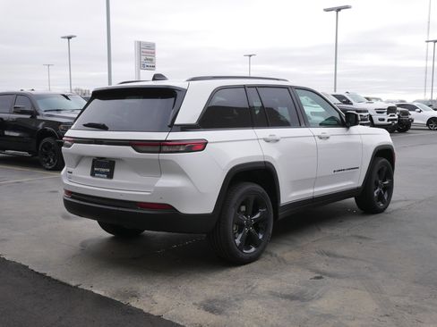 New 2025 Jeep Grand Cherokee Limited w/ Black Appearance Package image 14