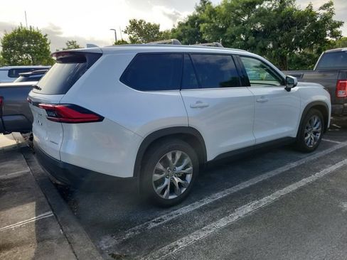 Used 2024 Toyota Grand Highlander AWD Hybrid image 3