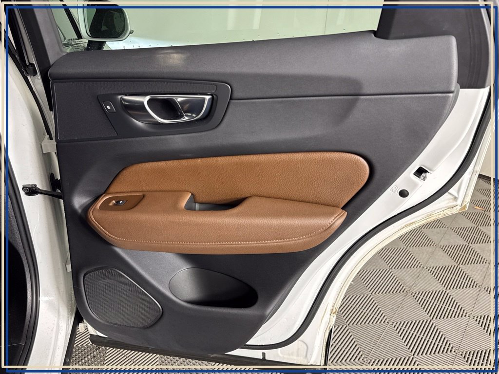 Used 2022 Volvo XC60 T8 Inscription Expression w/ Advanced Package AWD/4WD image 38