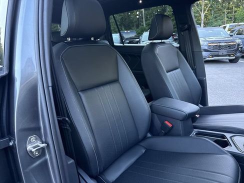 Used 2024 Volkswagen Tiguan SE R-Line FWD image 25
