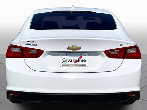 Used 2017 Chevrolet Malibu LT w/ Leather Package FWD image 5