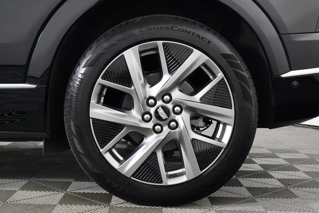 Used 2025 Cadillac Optiq Luxury 1 AWD/4WD image 16