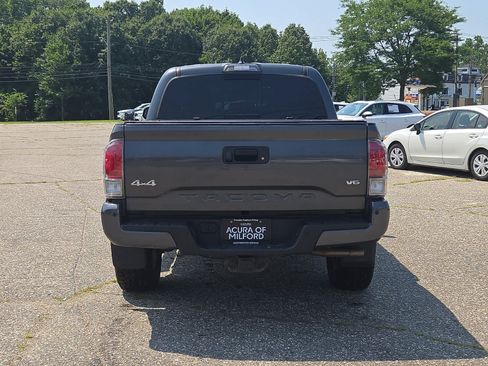 Used 2018 Toyota Tacoma Limited AWD/4WD image 6