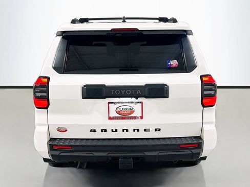 Used 2025 Toyota 4Runner SR5 AWD/4WD image 5