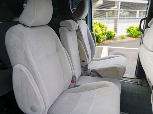 Used 2017 Toyota Sienna LE image 21