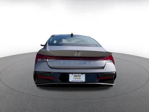 Used 2025 Hyundai Elantra SEL FWD image 12