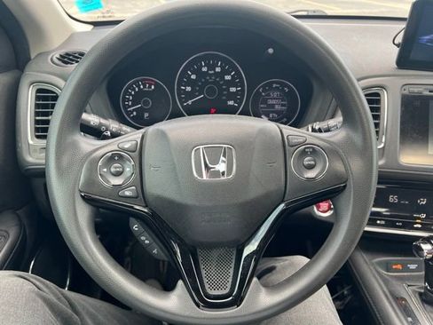 Used 2018 Honda HR-V EX image 9