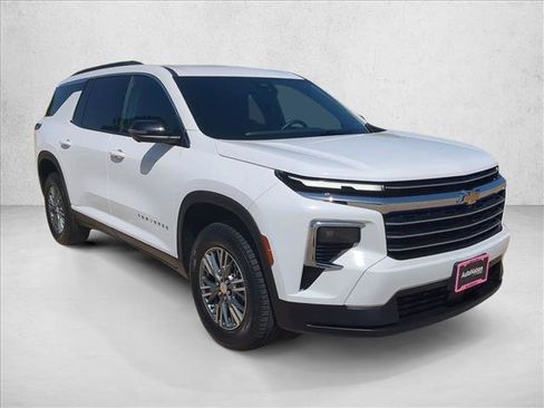 Used 2024 Chevrolet Traverse LT FWD image 3