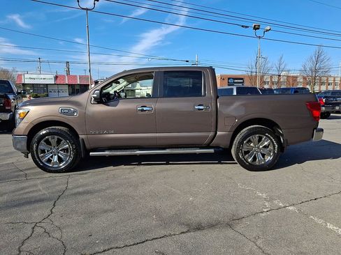 Used 2017 Nissan Titan SV image 8