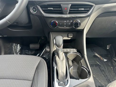 Used 2025 Buick Encore GX Preferred AWD/4WD image 11