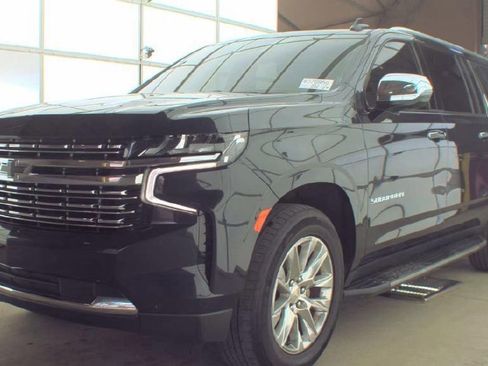 Used 2023 Chevrolet Suburban Premier image 1