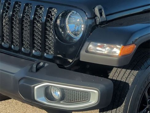 Certified 2023 Jeep Gladiator Sport image 9