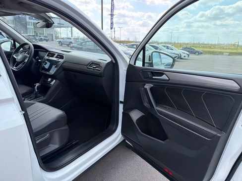 Used 2023 Volkswagen Tiguan SE image 31