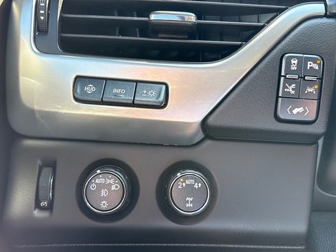 Used 2020 Chevrolet Suburban Premier image 19