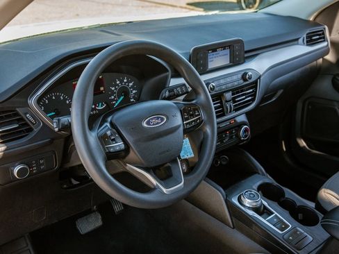 Used 2022 Ford Escape S image 10