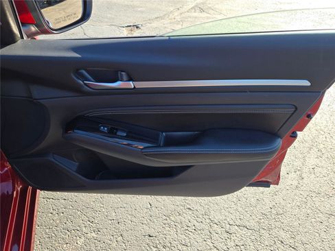 Used 2022 Nissan Altima 2.5 SV w/ SV Premium Package image 6