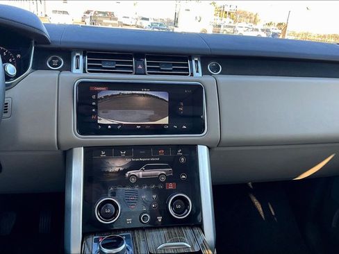 Used 2018 Land Rover Range Rover HSE image 16