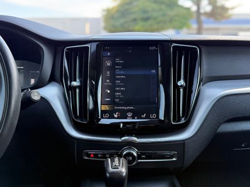 Used 2019 Volvo XC60 T5 Momentum w/ Premium Package AWD/4WD image 29