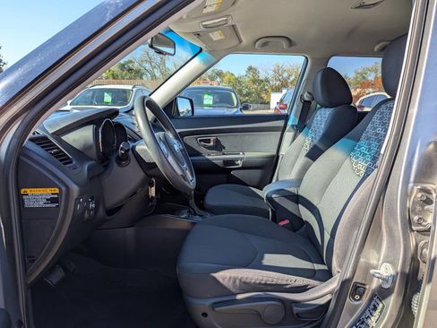 Used 2011 Kia Soul + w/ Audio Pkg image 13