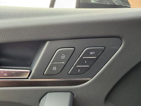 Used 2024 Audi Q5 e Premium w/ Convenience Package image 31