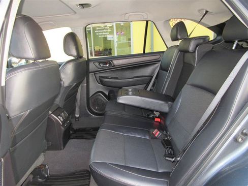 Used 2017 Subaru Outback 2.5i Limited AWD/4WD image 28