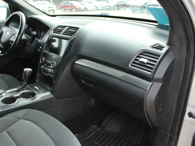 Used 2019 Ford Explorer XLT w/ Equipment Group 201A AWD/4WD image 27