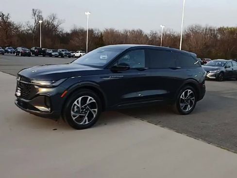 Used 2024 Lincoln Nautilus Premier w/ Jet Appearance Package image 4