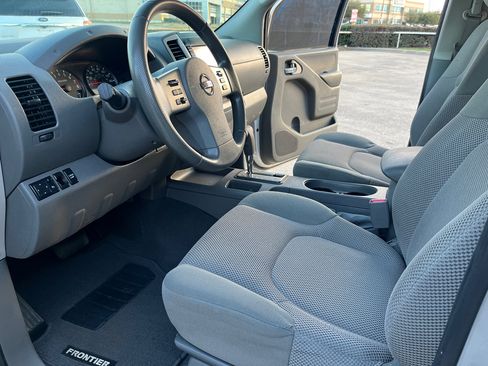 Used 2019 Nissan Frontier SV image 7