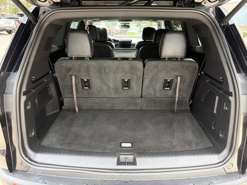 Used 2024 GMC Acadia AT4 w/ Luxury Package AWD/4WD image 7