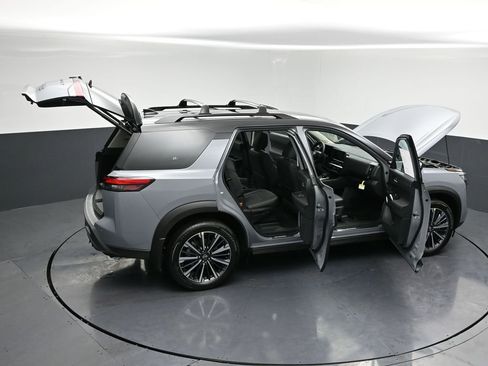 New 2026 Nissan Pathfinder Platinum AWD/4WD image 34