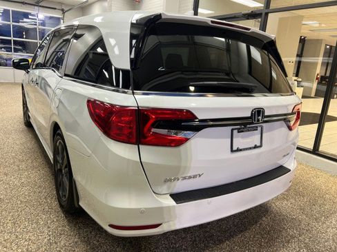 Used 2023 Honda Odyssey Elite image 4